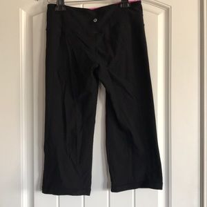 Lululemon reversible cropped yoga pants.